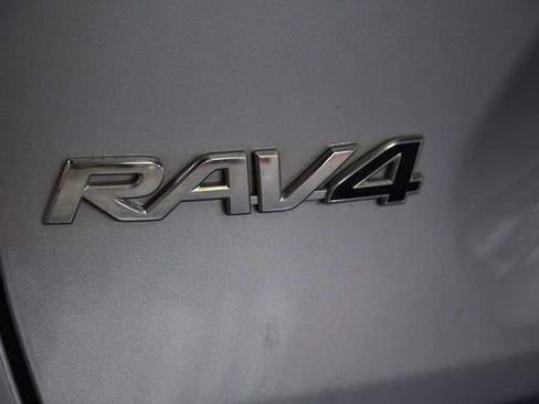 Used 2022 Toyota RAV4 LE image 10