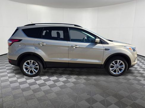 Used 2018 Ford Escape SE w/ SE Sync 3 Package AWD/4WD image 8