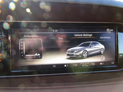 Used 2014 Mercedes-Benz S 550 Sedan w/ Sport Package w/ Sport Package image 25