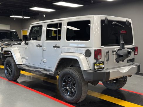 Used 2012 Jeep Wrangler Unlimited Sahara w/ Connectivity Group image 4