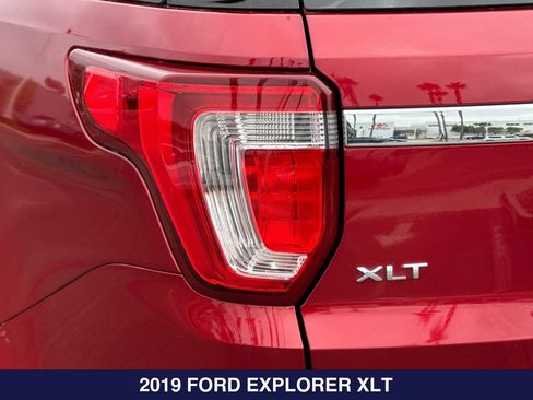 Used 2019 Ford Explorer XLT w/ Equipment Group 201A FWD image 29