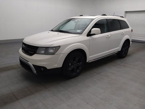 Used 2018 Dodge Journey Crossroad w/ Nav & Sun Group FWD image 2