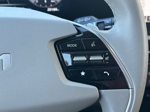 Certified 2023 Kia Niro Wind FWD image 28