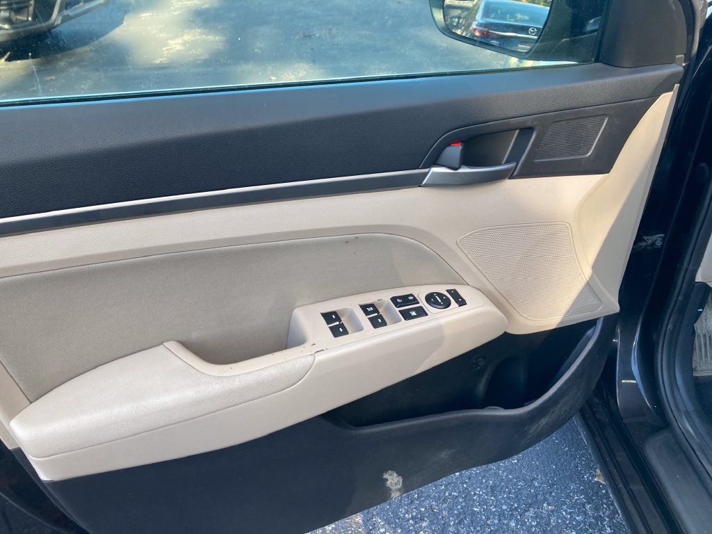 Used 2017 Hyundai Elantra SE FWD image 13