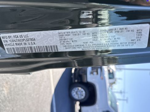 Used 2023 Jeep Gladiator Sport image 3