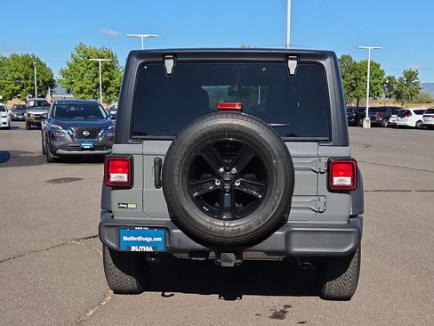 Used 2022 Jeep Wrangler Unlimited Sport AWD/4WD image 13