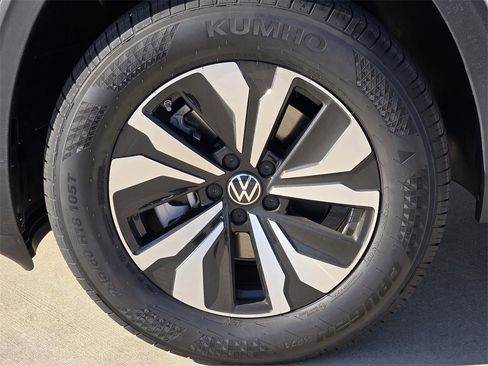 New 2026 Volkswagen Atlas Cross Sport SE image 8