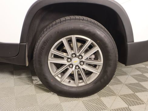 Used 2023 Chevrolet Traverse LT image 18