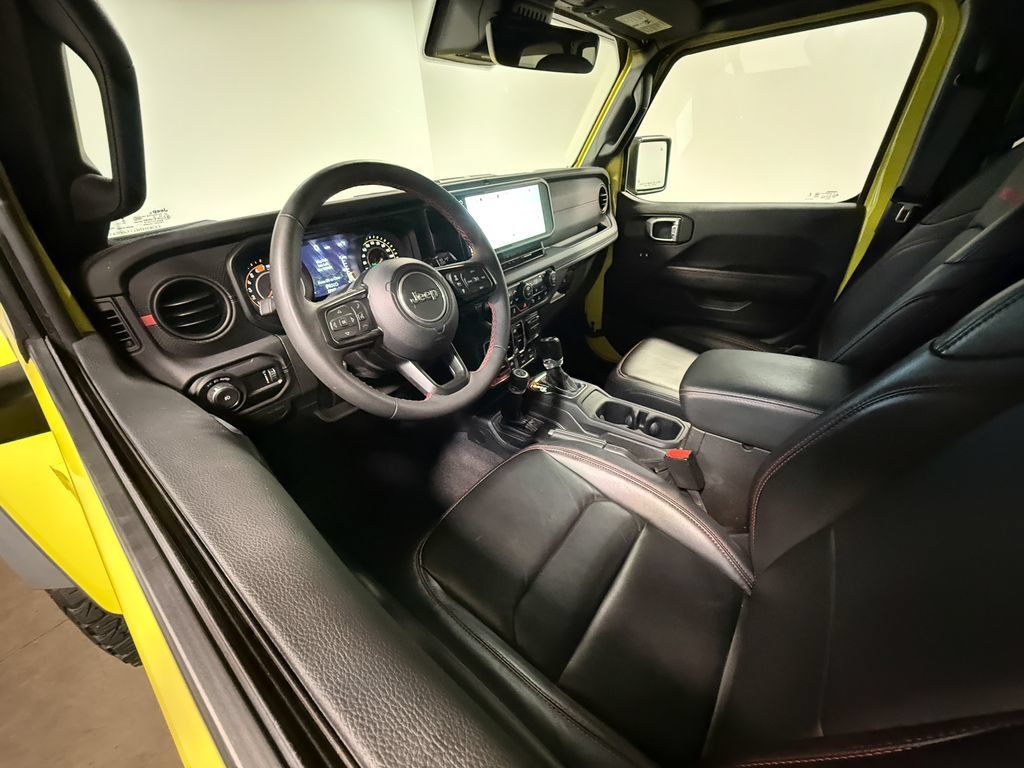 Used 2024 Jeep Wrangler Unlimited Rubicon AWD/4WD image 2