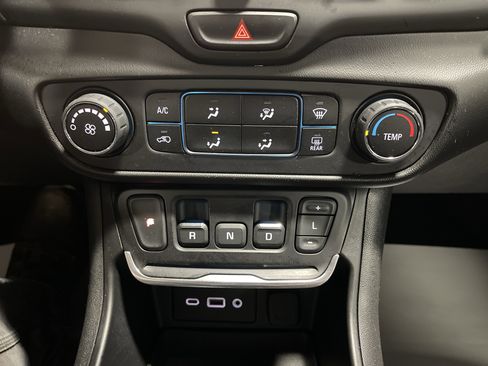 Used 2020 GMC Terrain SLE image 24