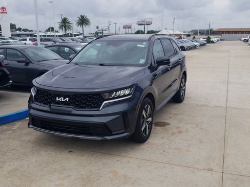 Used 2022 Kia Sorento S FWD image 3