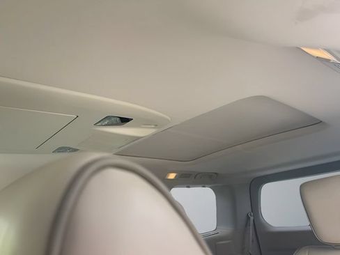 Used 2016 Nissan Quest Platinum FWD image 17