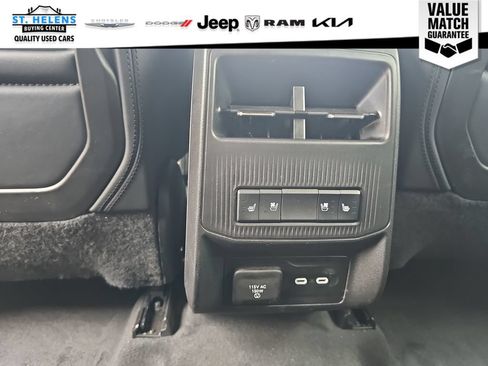 Used 2024 Jeep Wagoneer Launch Edition AWD/4WD image 24
