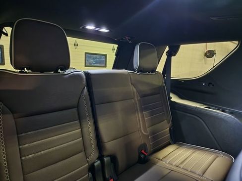Certified 2025 GMC Yukon Denali Ultimate AWD/4WD image 19