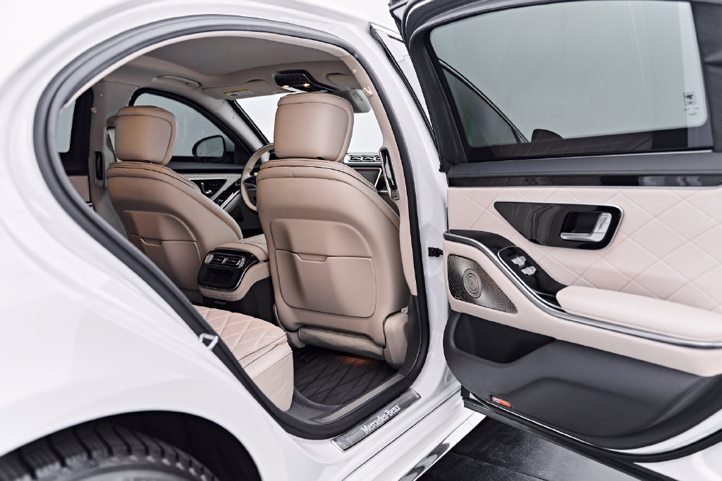 Used 2024 Mercedes-Benz S 580 4MATIC Sedan w/ AMG Line image 25