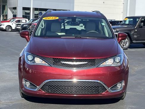 Used 2018 Chrysler Pacifica Touring-L Plus image 2