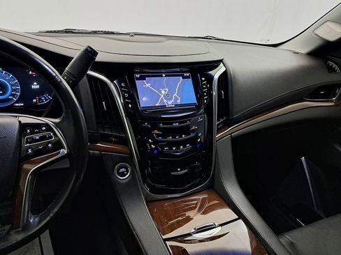 Used 2016 Cadillac Escalade Luxury image 23