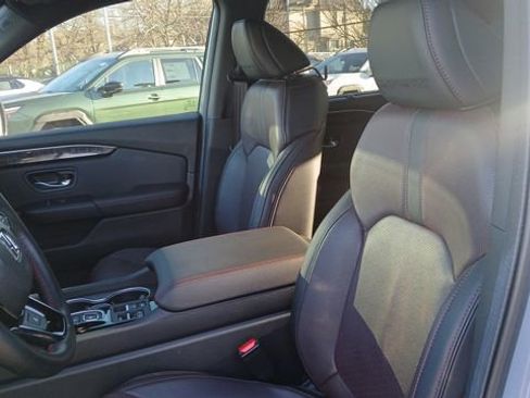 Used 2025 Honda Pilot Black Edition image 20