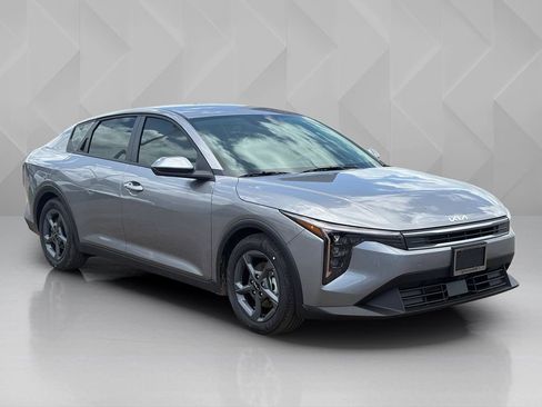 New 2026 Kia K4 FWD image 3