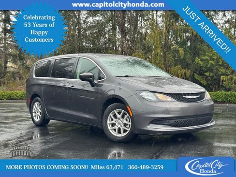 Used 2022 Chrysler Voyager LX image 3