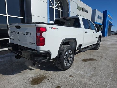 Used 2022 Chevrolet Silverado 2500 Custom w/ Custom Value Package image 7