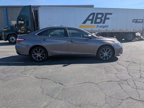 Used 2017 Toyota Camry XSE w/ Moonroof Package image 4