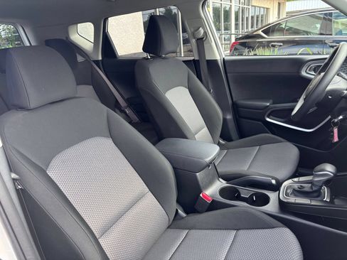 Used 2025 Kia Soul LX w/ LX Technology Package FWD image 34