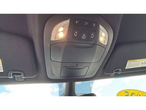 Used 2025 Chrysler Pacifica Select FWD image 24