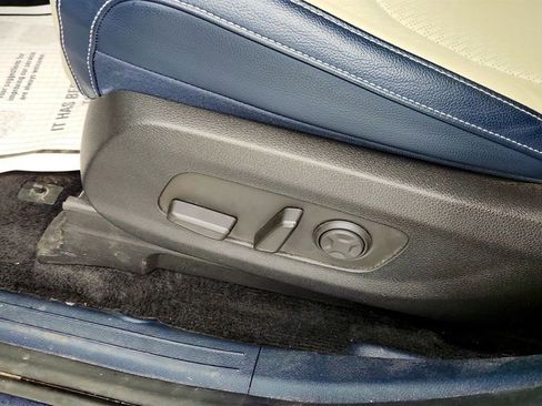 Used 2025 Kia Carnival SX Prestige image 12