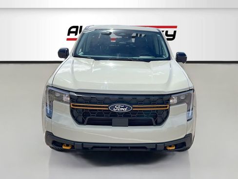 Used 2025 Ford Maverick Tremor image 2