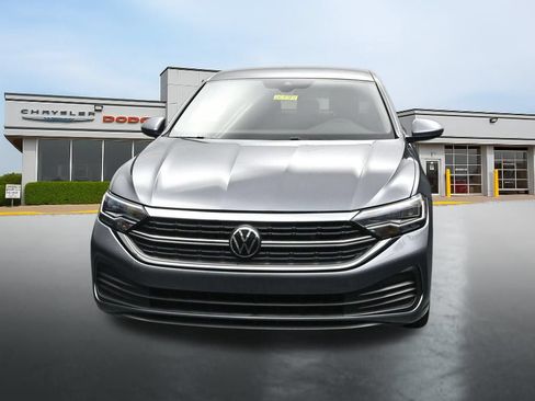 Used 2024 Volkswagen Jetta SE FWD image 8