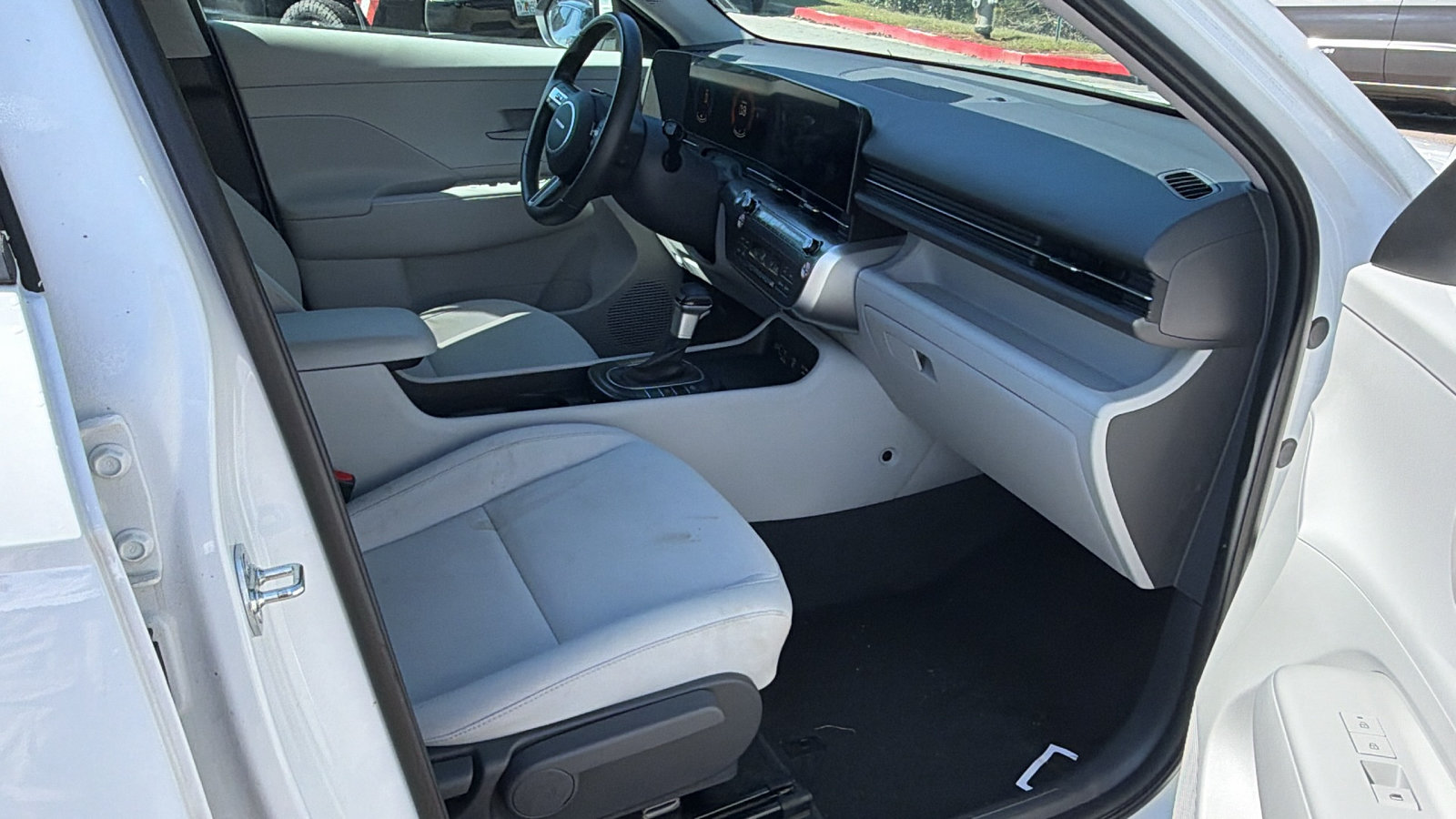 Used 2025 Hyundai Kona SEL AWD/4WD image 19