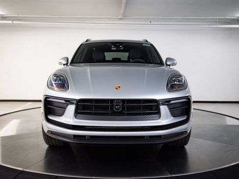 Certified 2026 Porsche Macan AWD/4WD image 10
