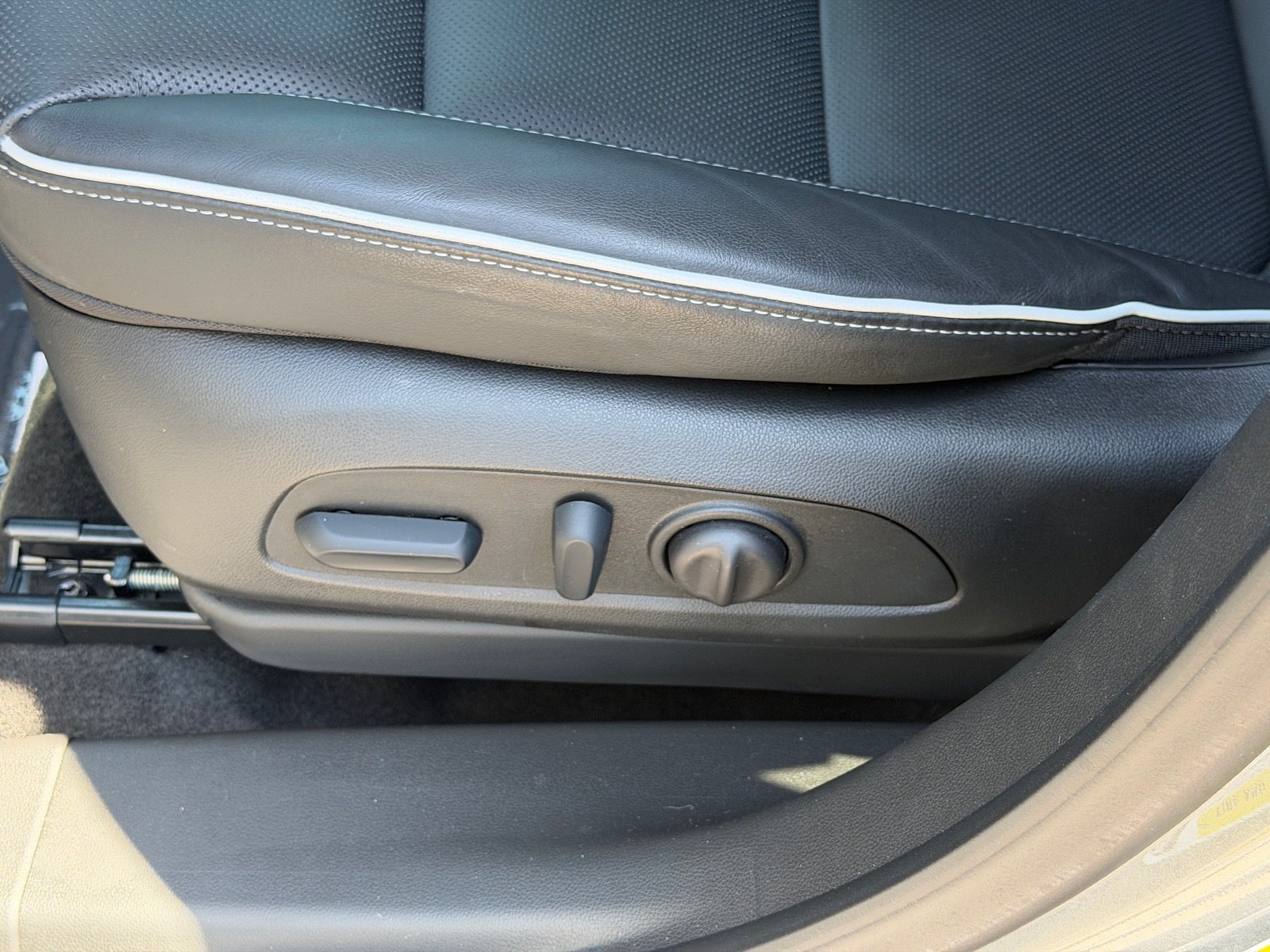 Used 2024 Buick Encore GX Avenir w/ Avenir Technology Package FWD image 15
