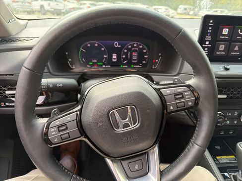 Certified 2025 Honda Accord Touring image 21