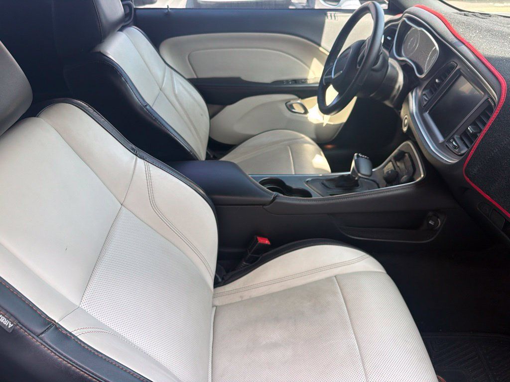 Used 2015 Dodge Challenger SXT Plus w/ Driver Convenience Group RWD image 8