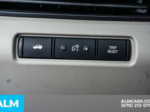 Used 2025 Nissan Altima 2.5 SV FWD image 44