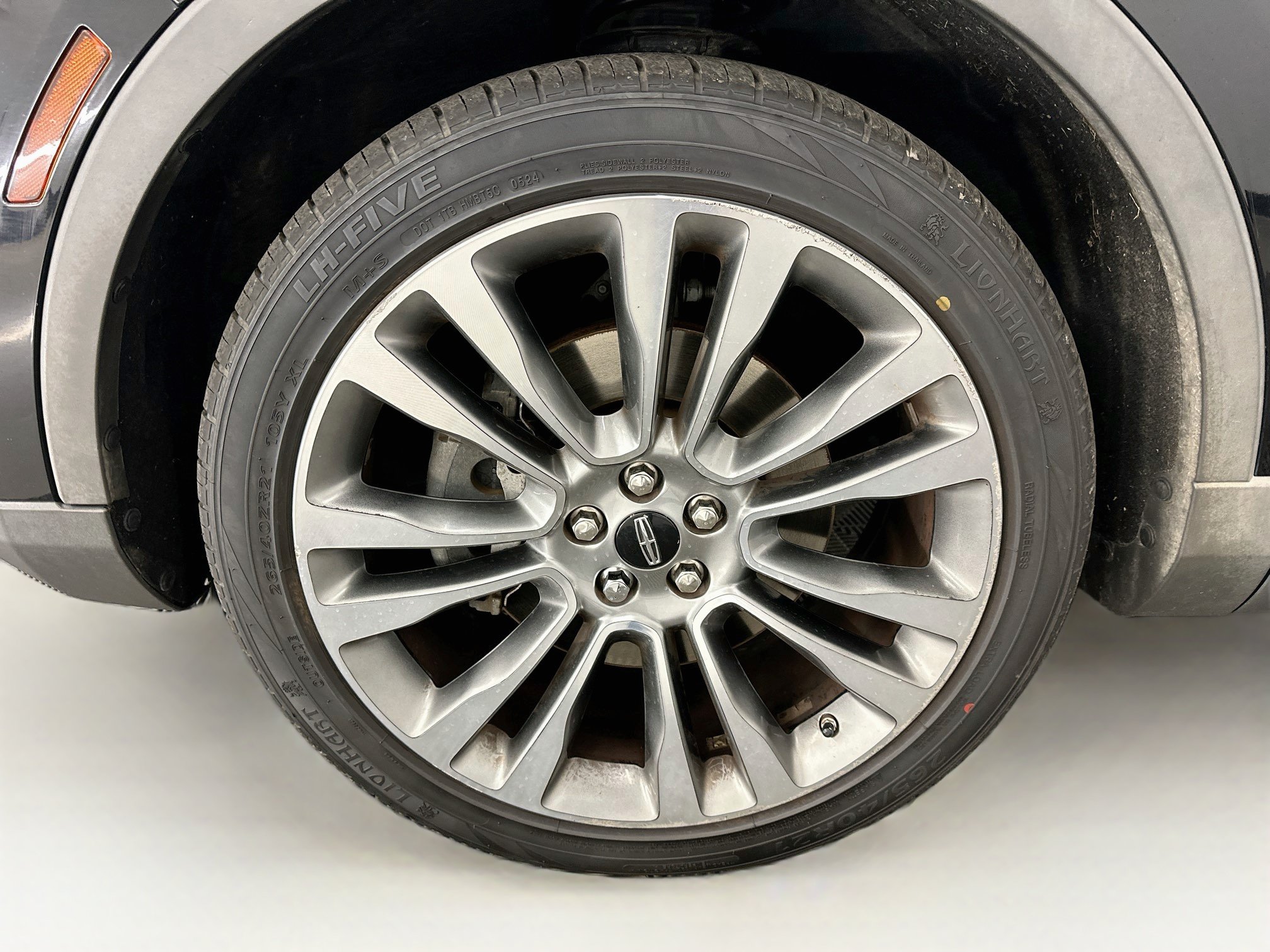 Used 2016 Lincoln MKX Reserve w/ Driver Assistance Package AWD/4WD image 37