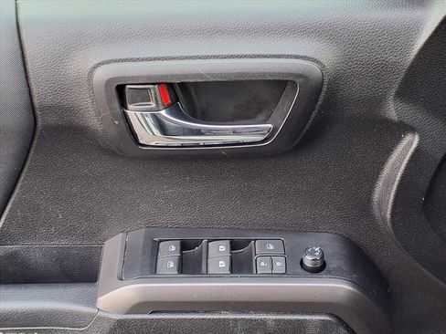 Used 2022 Toyota Tacoma TRD Off-Road image 29