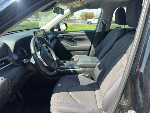 Used 2021 Toyota Highlander LE image 17