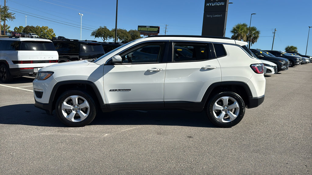 Used 2021 Jeep Compass Latitude w/ Sun and Sound Group AWD/4WD image 4