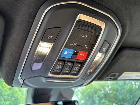 Used 2025 Jeep Grand Cherokee Summit AWD/4WD image 25