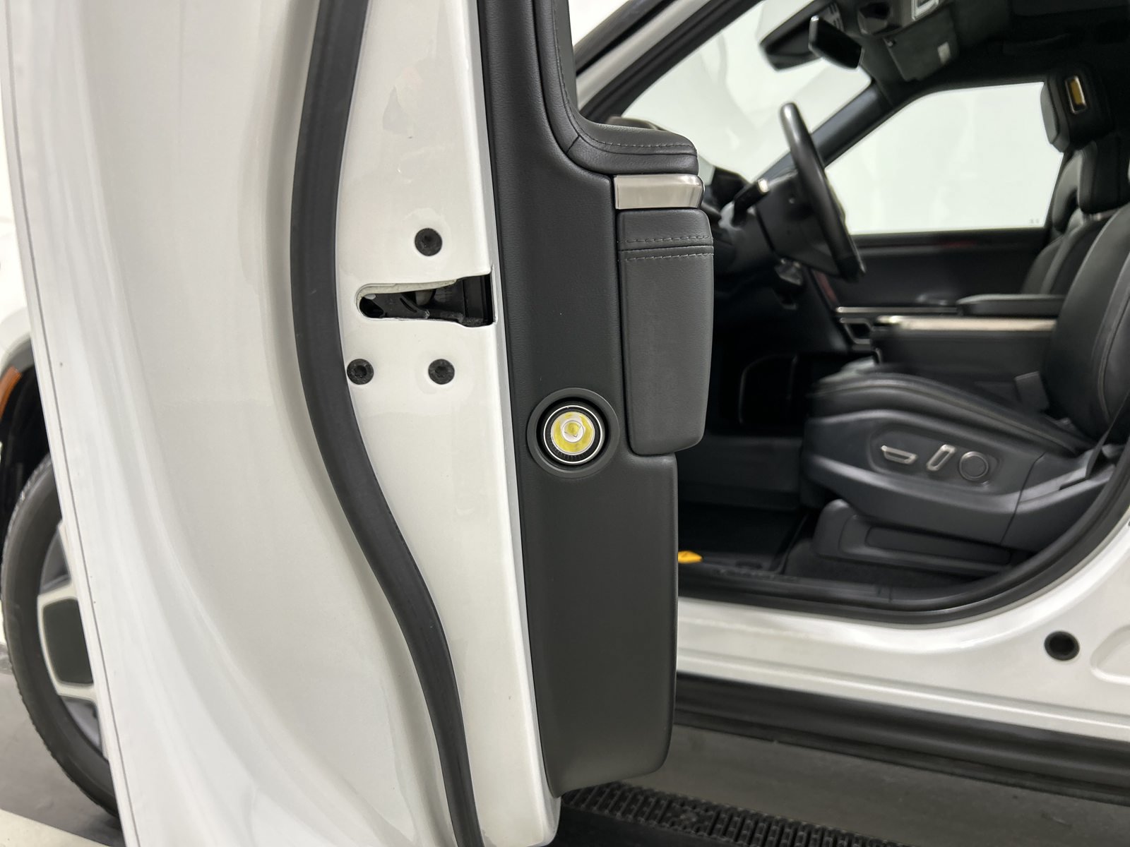 Used 2022 Rivian R1T Adventure AWD/4WD image 30