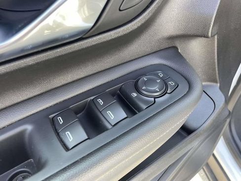 Used 2024 GMC Terrain SLE FWD image 19