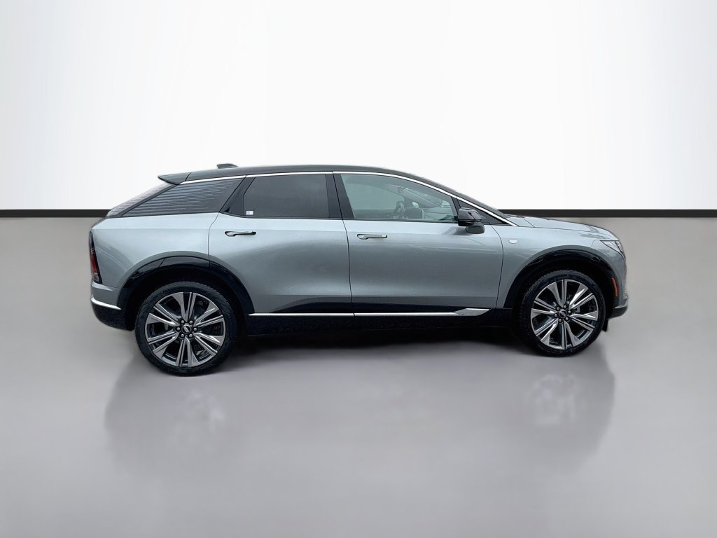 Certified 2025 Cadillac Optiq Luxury 2 AWD/4WD image 4