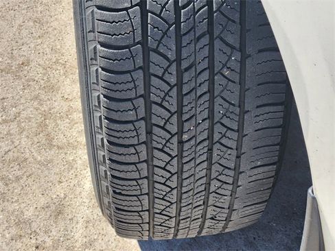 Used 2015 Nissan Pathfinder SV image 11