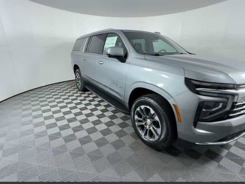 New 2026 Chevrolet Suburban LT w/ Comfort Package image 3