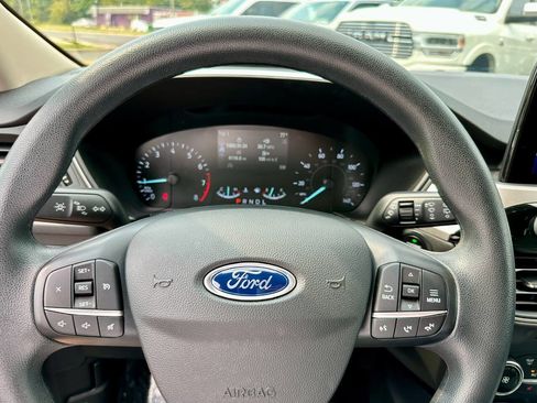 Used 2020 Ford Escape SE image 18
