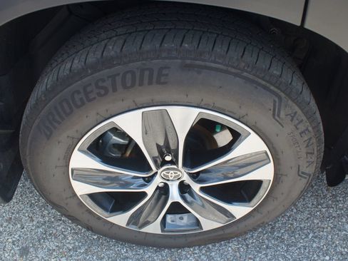 Certified 2026 Toyota Highlander XLE AWD/4WD image 29