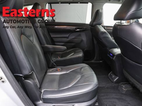 Used 2021 Toyota Highlander Limited AWD/4WD image 26